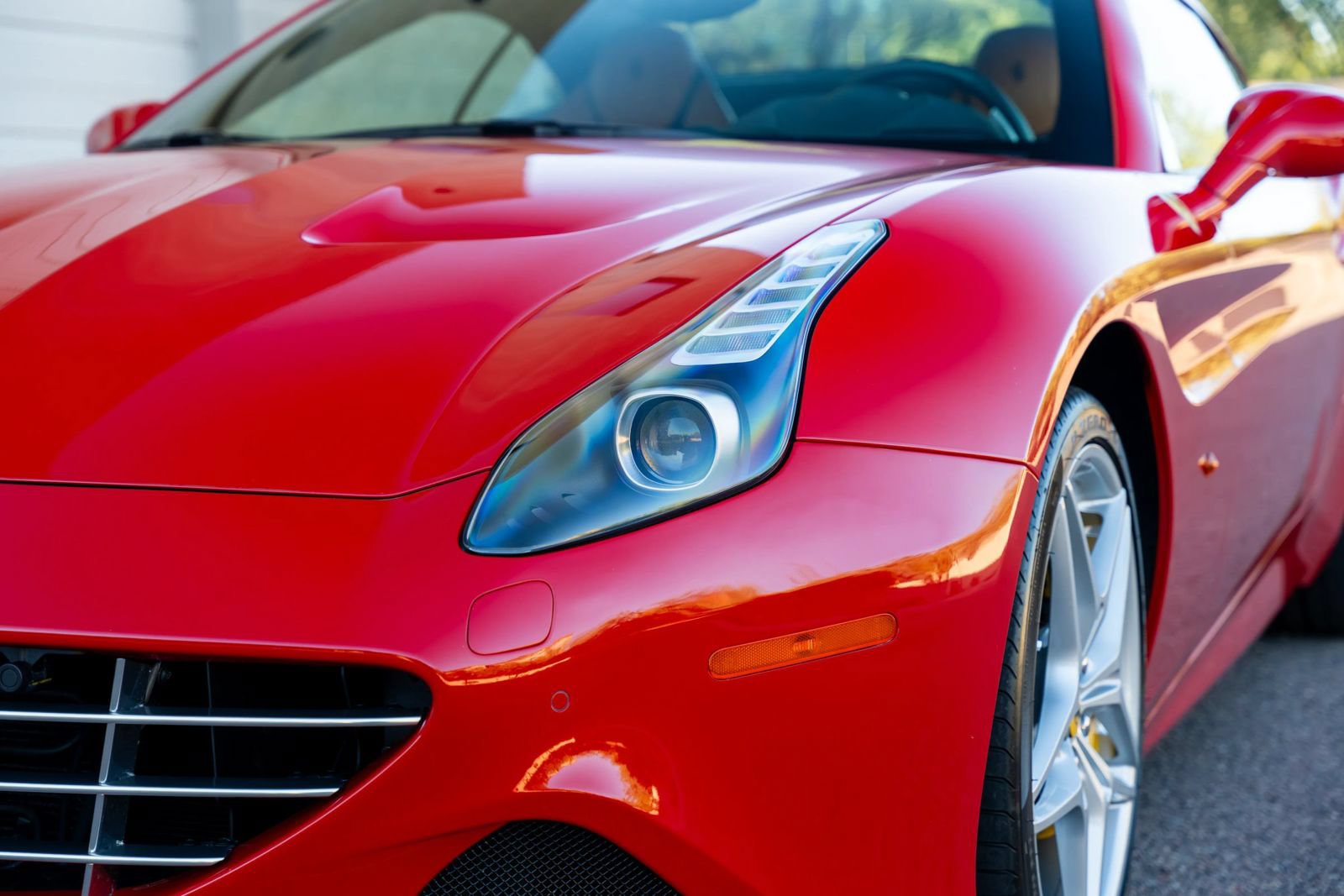 Used 2015 Ferrari California T RWD image 37