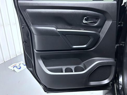 Used 2019 Nissan Titan SV w/ SV Convenience Package image 20