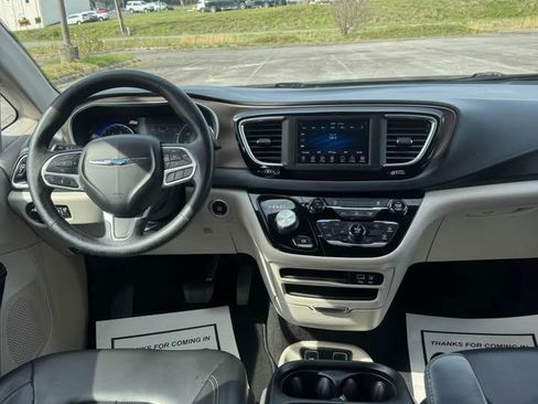 Used 2020 Chrysler Voyager Lxi image 9