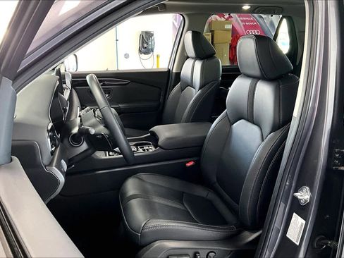 Used 2025 Honda Pilot Touring image 9