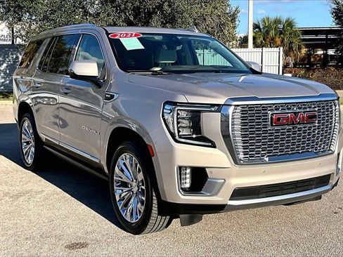 Used 2021 GMC Yukon Denali w/ Denali Premium Package image 2