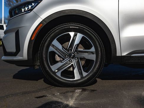 Used 2023 Kia Sorento EX image 11