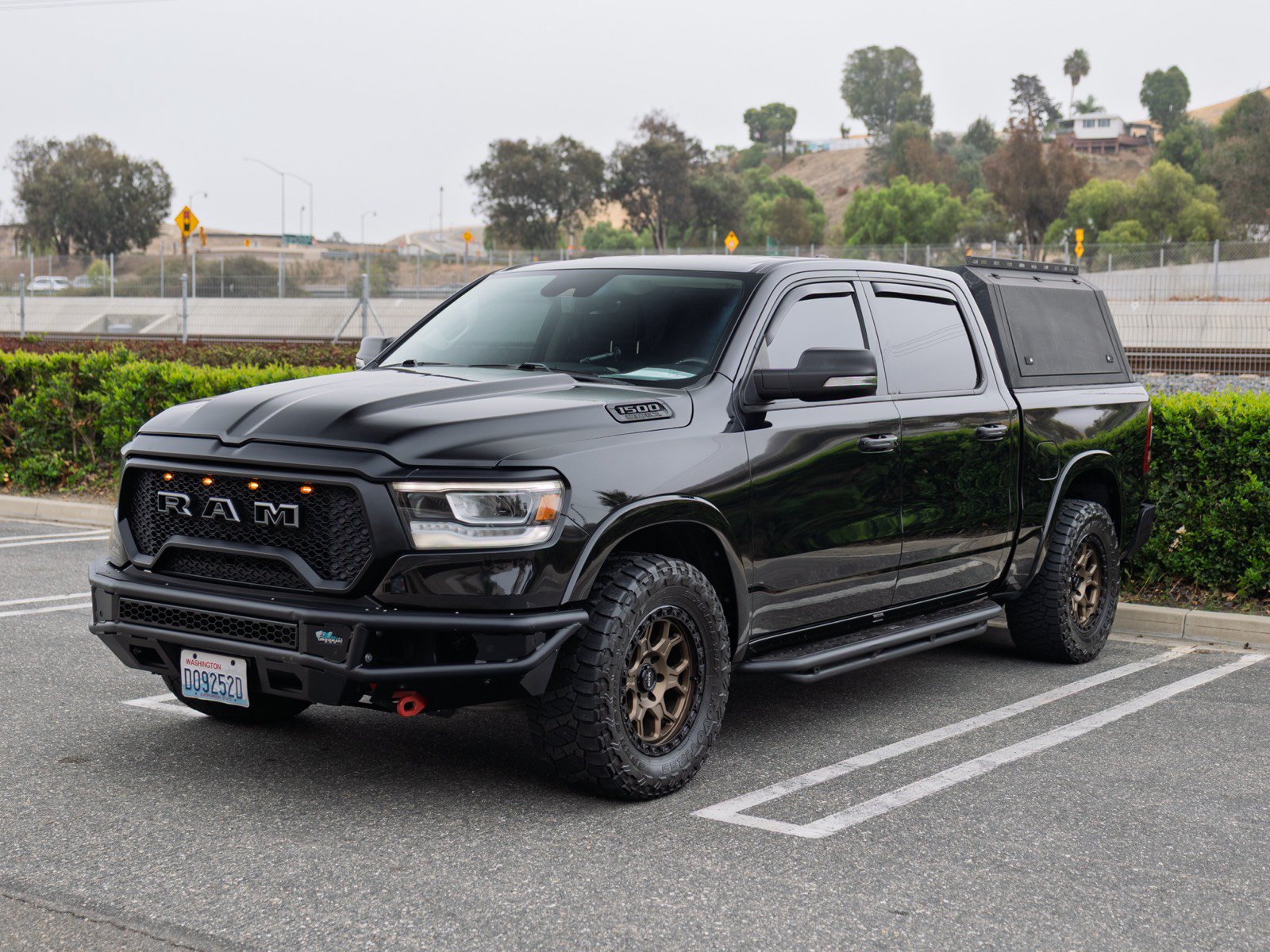 Used 2022 RAM 1500 Laramie AWD/4WD image 1