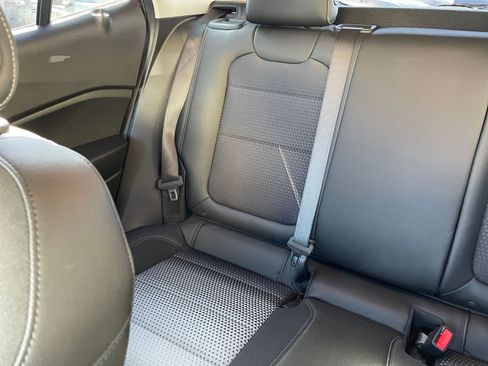 Used 2025 Chevrolet Trax LT image 40