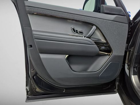 Used 2024 Land Rover Range Rover Sport Dynamic SE image 12