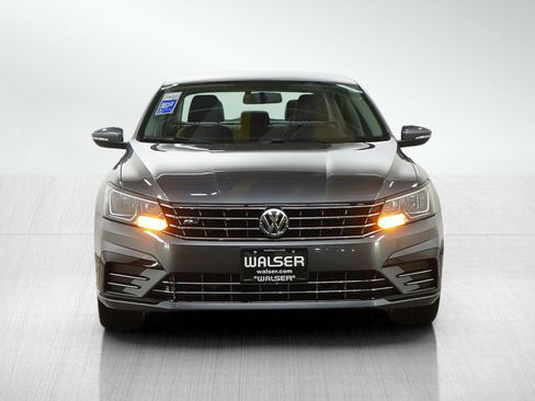 Used 2017 Volkswagen Passat 1.8T R-Line image 8