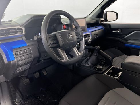 Used 2025 Toyota Tacoma TRD Off-Road AWD/4WD image 9
