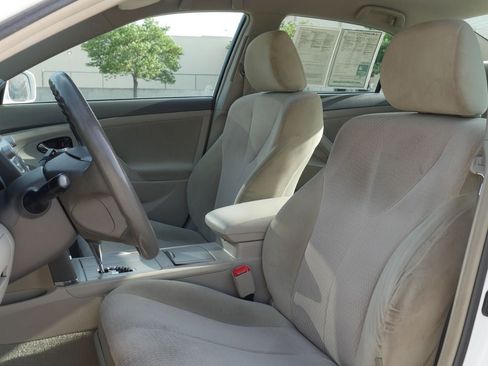 Used 2010 Toyota Camry LE FWD image 6