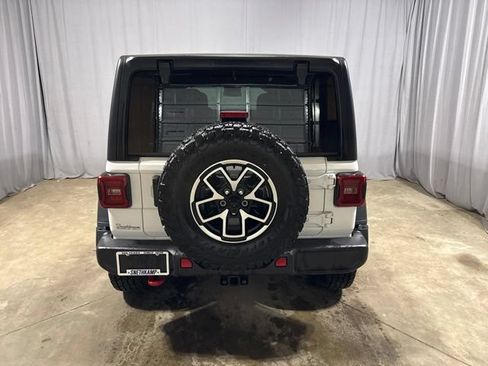 Used 2024 Jeep Wrangler Unlimited Rubicon AWD/4WD image 27