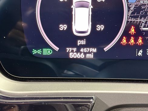 Used 2025 Porsche Cayenne image 39