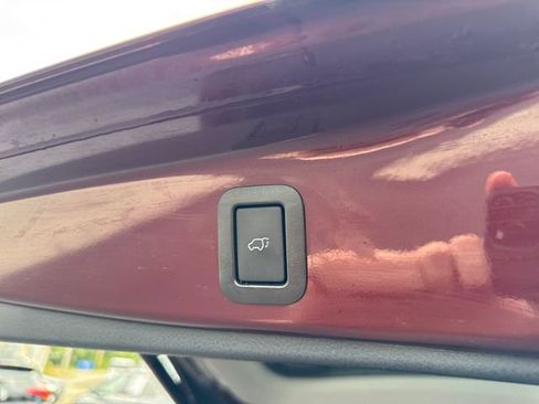 Used 2019 Toyota Highlander XLE image 30