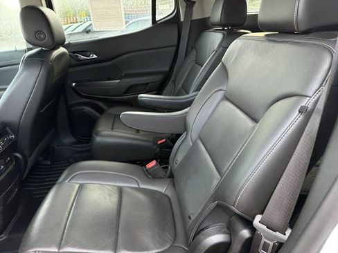Used 2023 GMC Acadia SLT AWD/4WD image 13