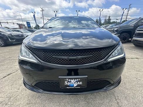 Used 2018 Chrysler Pacifica Limited w/ S Appearance Package FWD image 33