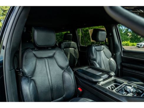 Used 2022 Jeep Wagoneer Series III AWD/4WD image 19
