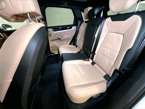 Certified 2025 Porsche Cayenne image 22