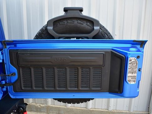 Used 2024 Jeep Wrangler Unlimited Sahara AWD/4WD image 31
