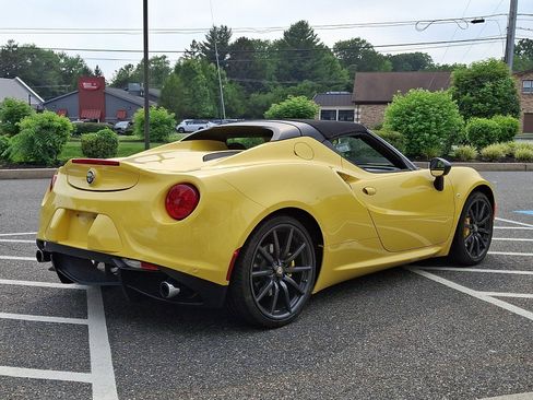 Used 2015 Alfa Romeo 4C Spider w/ Spider Track Package 2 RWD image 5