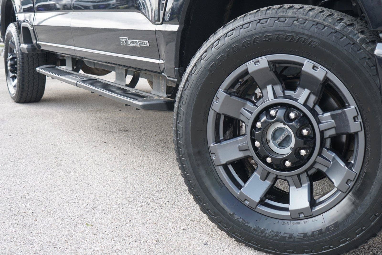 Used 2023 Ford F250 Lariat w/ Sport Appearance Package AWD/4WD image 2