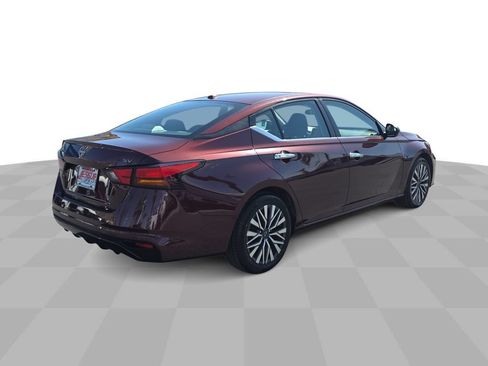 Used 2024 Nissan Altima 2.5 SV FWD image 8