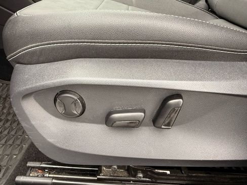 Used 2023 Volkswagen Taos SE image 17