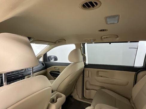 Used 2016 Kia Sedona LX w/ LX Convenience Package image 11