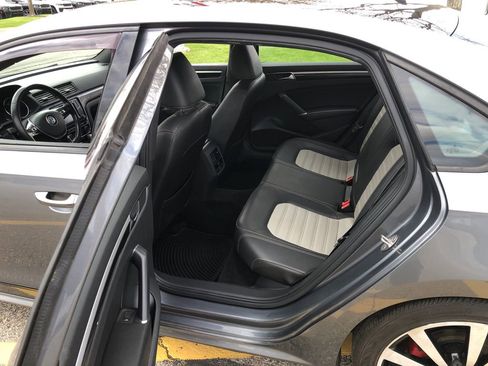 Used 2018 Volkswagen Passat 3.6 FWD image 20