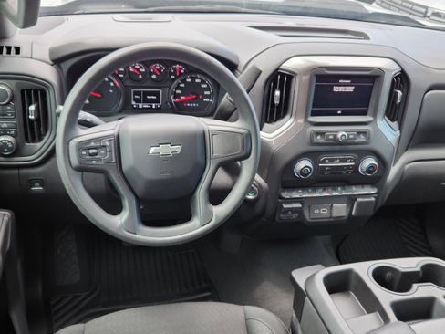 Used 2024 Chevrolet Silverado 1500 Custom Trail Boss w/ Turbomax Blackout Package AWD/4WD image 9