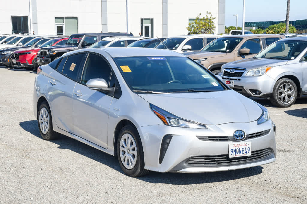 Used 2022 Toyota Prius L Eco FWD image 3