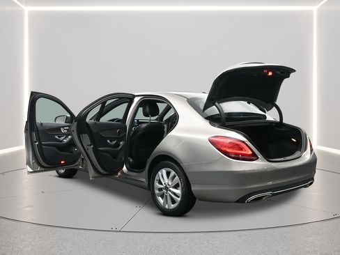 Used 2019 Mercedes-Benz C 300 4MATIC Sedan image 4