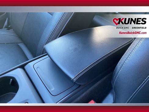 Used 2024 Volvo XC40 B5 Core image 26