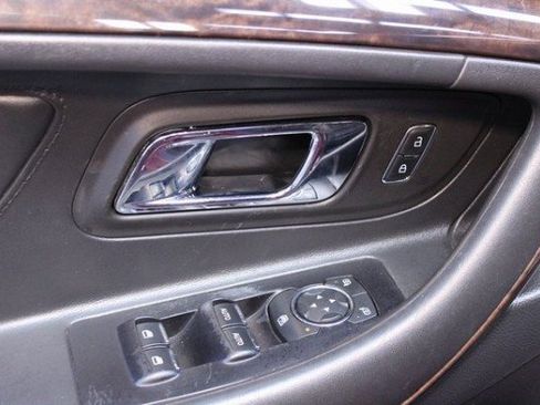 Used 2019 Ford Taurus Limited image 17