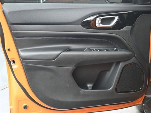 New 2026 Jeep Compass Latitude w/ Mopar Graphics Package image 11