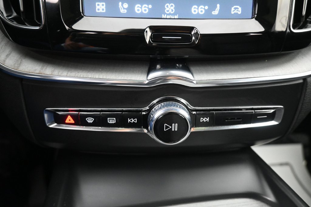 Used 2025 Volvo XC60 B5 Plus w/ Protection Package Premier AWD/4WD image 18