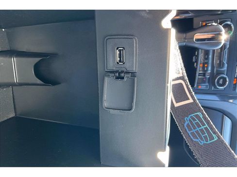 Used 2019 Ford Explorer XLT w/ Equipment Group 202A AWD/4WD image 16