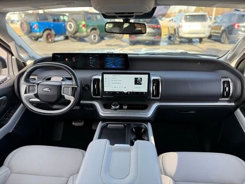 Certified 2025 Ford Expedition Max Platinum image 3