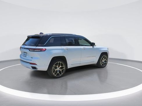 Used 2022 Jeep Grand Cherokee Summit AWD/4WD image 8