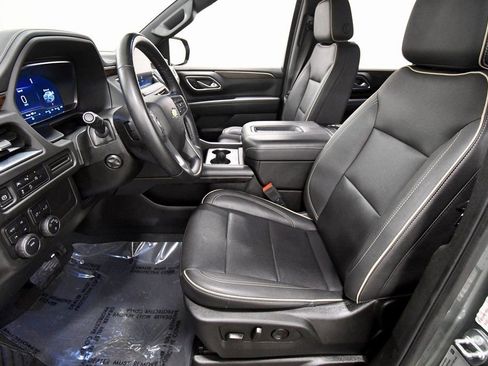 Used 2023 Chevrolet Suburban Premier image 14