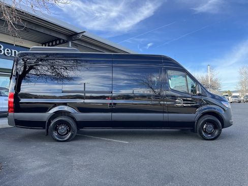 New 2025 Mercedes-Benz Sprinter 2500 image 9
