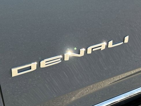 Used 2025 GMC Yukon Denali Ultimate image 33