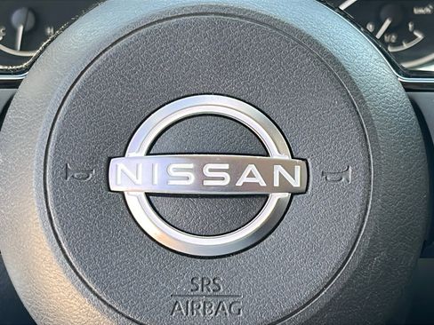 Used 2023 Nissan Rogue SV FWD image 17