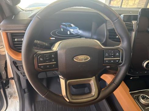 Certified 2024 Ford Expedition Platinum image 10