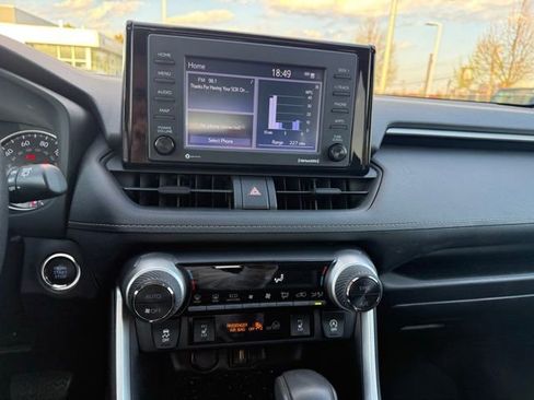 Used 2021 Toyota RAV4 XLE w/ Convenience Package image 17