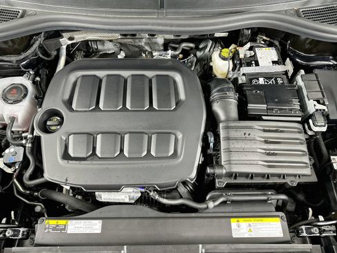 Certified 2025 Volkswagen Tiguan SE AWD/4WD image 13