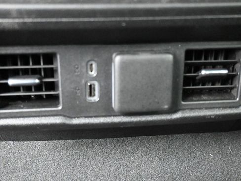 Used 2023 Chevrolet Silverado 1500 LT image 8