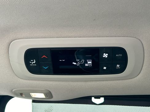 Used 2022 Chrysler Pacifica Limited image 17