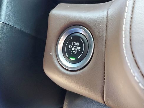 Used 2023 Chevrolet Suburban High Country image 17