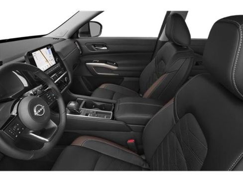 Used 2025 Nissan Pathfinder Platinum FWD image 12