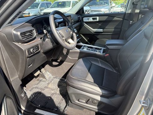 Used 2024 Ford Explorer Limited w/ Equipment Group 301A AWD/4WD image 11