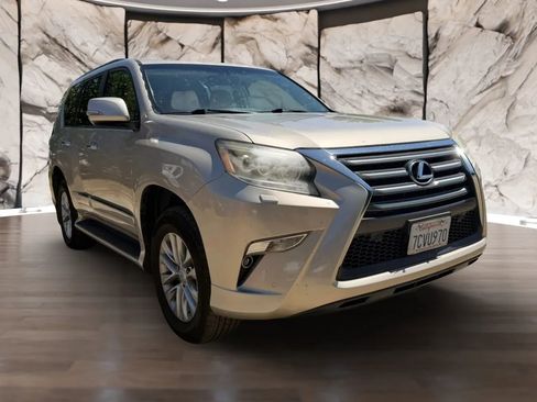 Used 2014 Lexus GX 460 w/ Premium Package AWD/4WD image 3