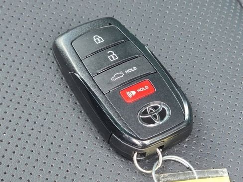 Used 2026 Toyota Crown Platinum AWD/4WD image 40